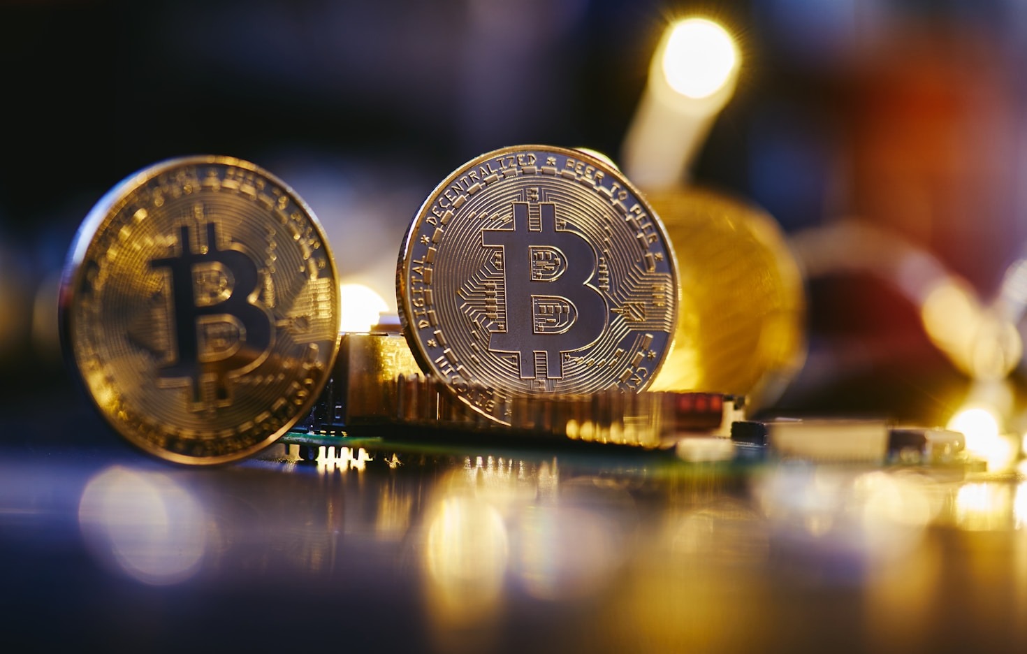 Understanding the Popularity of Cryptomemecoins
